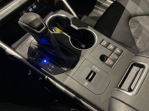 Used 2025 Toyota Highlander XLE image 28