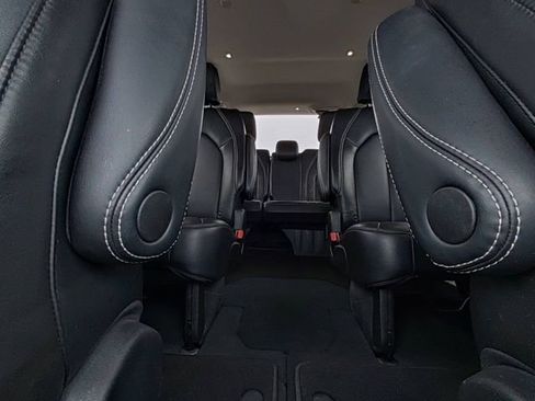 Used 2024 Chrysler Pacifica Touring-L image 26