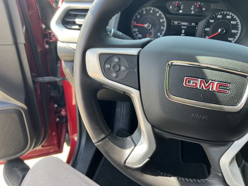 Used 2019 GMC Acadia SLE FWD image 16