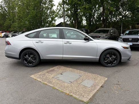 Used 2025 Honda Accord SE image 10