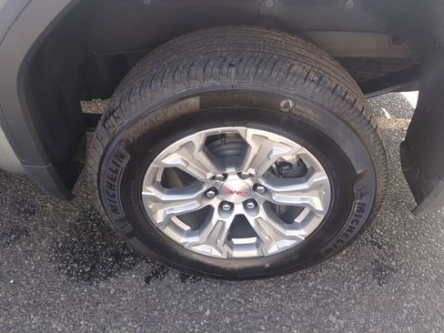 Used 2024 GMC Sierra 1500 SLT image 19