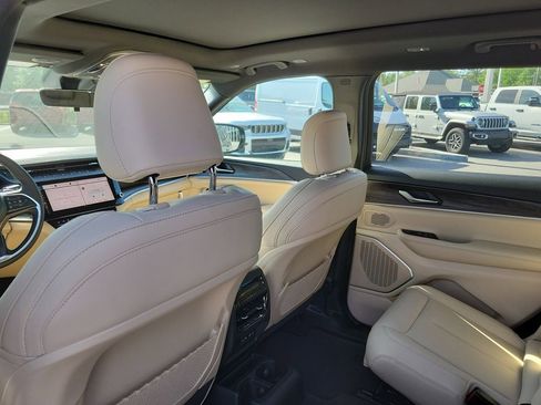 New 2026 Jeep Grand Cherokee L Limited AWD/4WD image 24