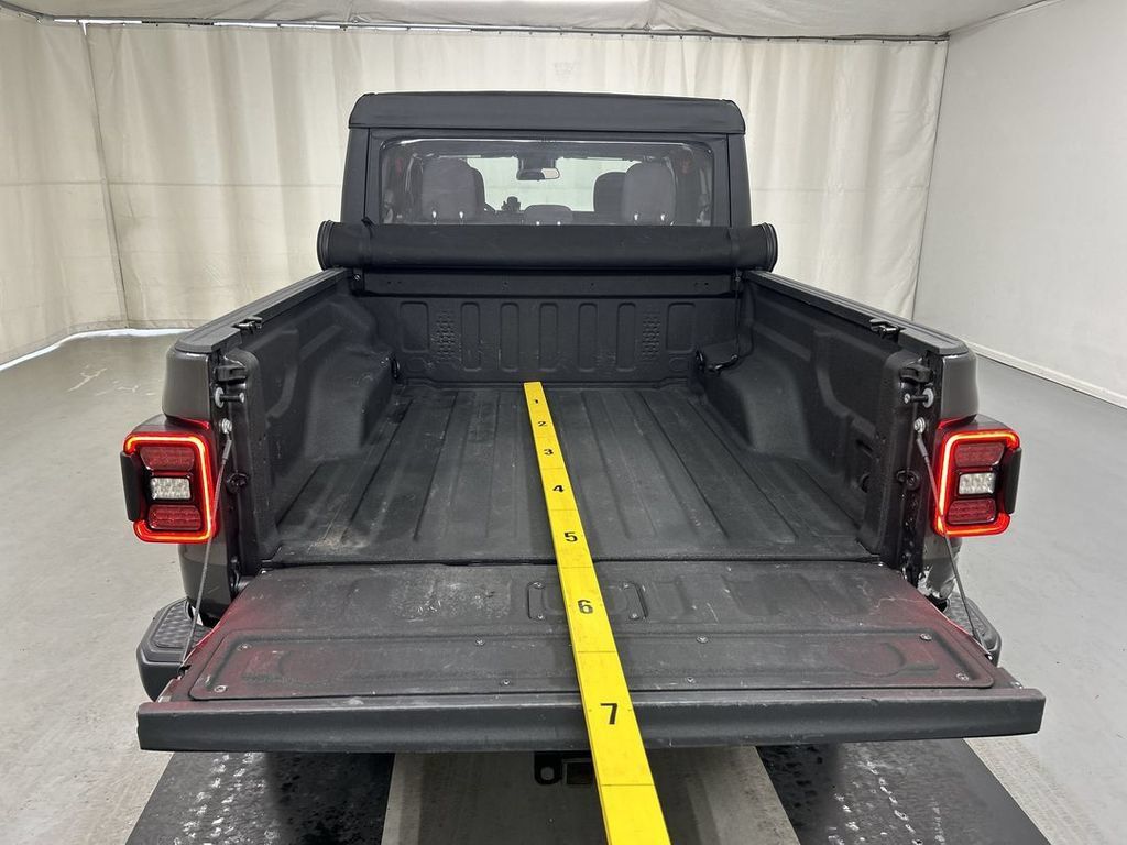 Used 2024 Jeep Gladiator Mojave w/ Convenience Group AWD/4WD image 18