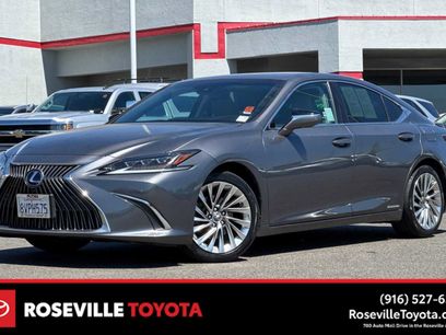 Used 2021 Lexus ES 300h w/ Accessory Package 2