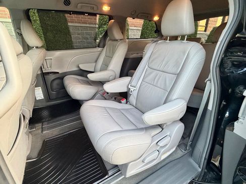 Used 2017 Toyota Sienna XLE w/ XLE Navigation Package FWD image 36