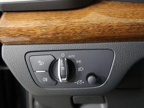 Used 2024 Audi Q5 e Premium w/ Convenience Package image 26