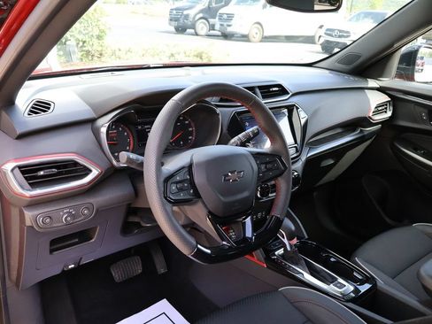 Used 2023 Chevrolet TrailBlazer RS w/ Convenience Package FWD image 19