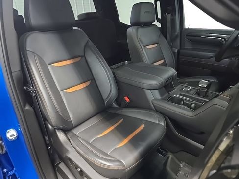 Used 2023 GMC Sierra 1500 AT4 w/ Technology Package AWD/4WD image 16