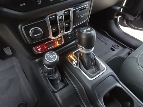 Used 2024 Jeep Wrangler Willys image 17