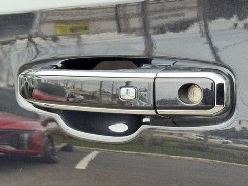 Used 2025 Chevrolet Suburban Premier image 14