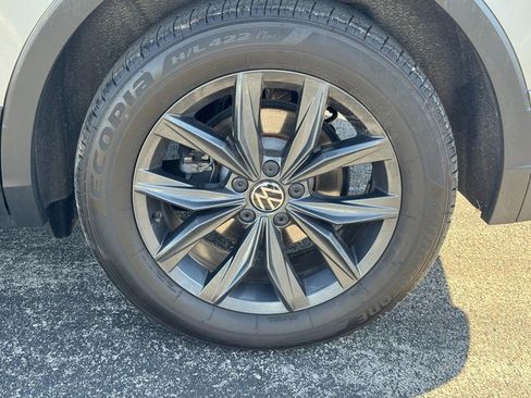 Used 2024 Volkswagen Tiguan SE image 7