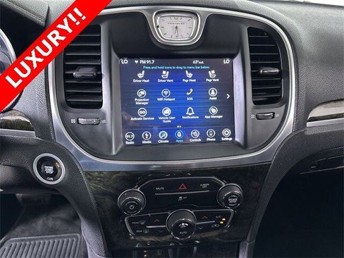 Used 2018 Chrysler 300 Limited image 14