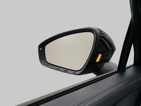Certified 2025 Volkswagen Tiguan SE AWD/4WD image 19