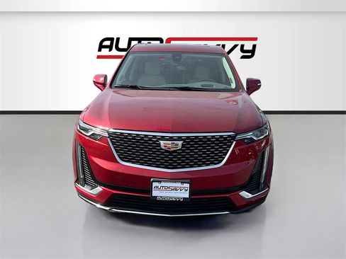 Used 2024 Cadillac XT6 Premium Luxury w/ Technology Package image 2