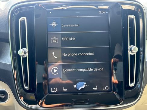 Used 2019 Volvo XC40 T4 Momentum FWD image 25
