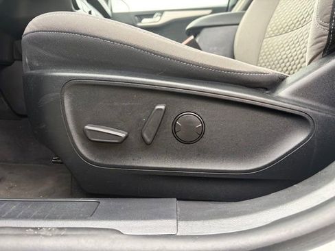 Used 2020 Ford Escape SE image 11