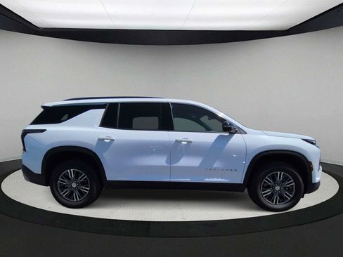 Used 2025 Chevrolet Traverse LT AWD/4WD image 9