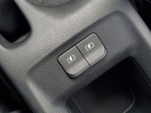 Used 2019 Nissan Kicks SV image 28