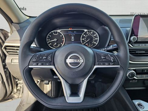 Used 2024 Nissan Altima 2.5 SV FWD image 19