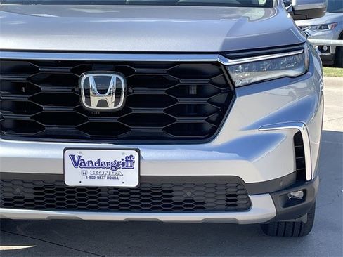 New 2025 Honda Pilot Touring image 9