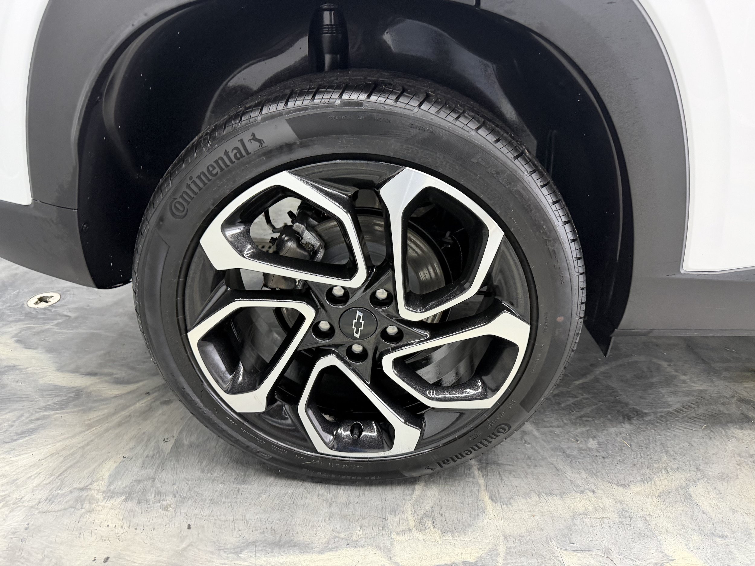 Used 2024 Chevrolet Trax RS w/ Sunroof Package FWD image 28