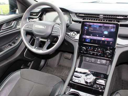 Used 2022 Jeep Grand Cherokee Trailhawk w/ Luxury Tech Group III AWD/4WD image 12