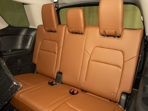 New 2026 Nissan Pathfinder Platinum image 13