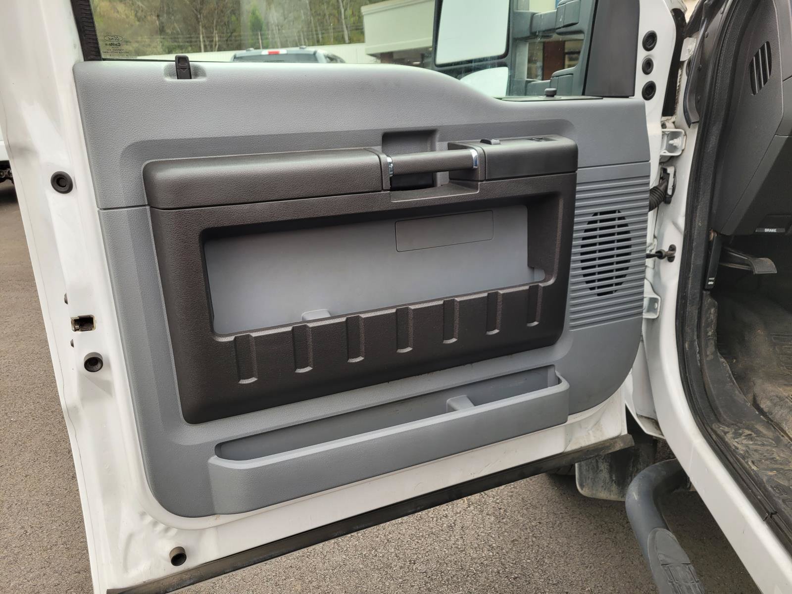 Used 2016 Ford F550 2WD Regular Cab Super Duty image 11