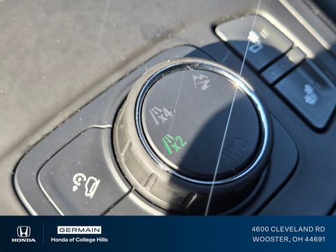 Used 2024 GMC Terrain SLT AWD/4WD image 35