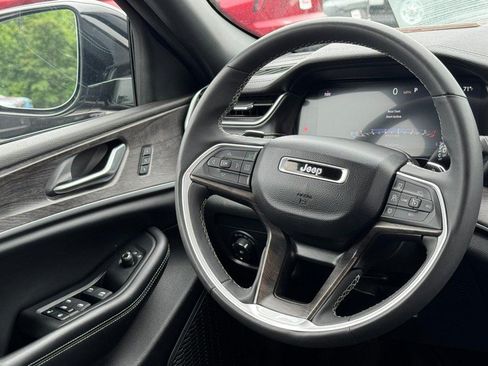 Used 2024 Jeep Grand Cherokee L Limited AWD/4WD image 12
