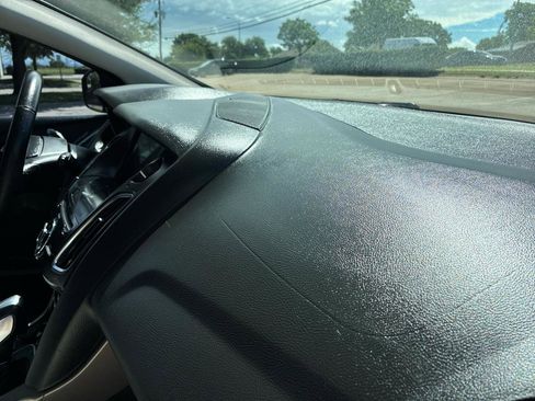 Used 2018 Ford Focus Titanium FWD image 40