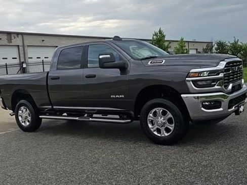 Used 2025 RAM 2500 Big Horn AWD/4WD image 2
