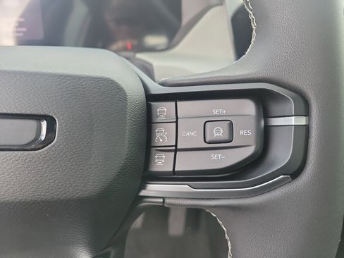 Used 2026 Jeep Cherokee Laredo AWD/4WD image 15