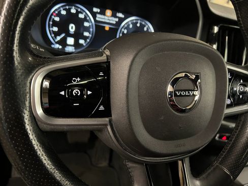 Used 2018 Volvo XC60 T6 Momentum w/ Convenience Package image 18