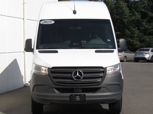 Used 2025 Mercedes-Benz Sprinter 2500 image 3