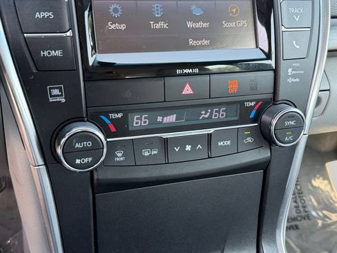 Used 2017 Toyota Camry XLE FWD image 23
