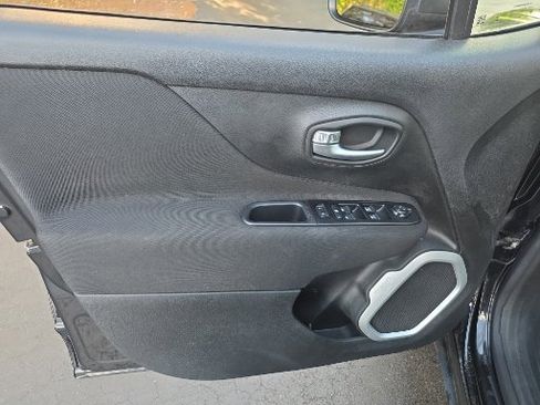 Used 2021 Jeep Renegade Sport FWD image 19