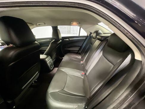 Used 2017 Chrysler 300 Limited image 29