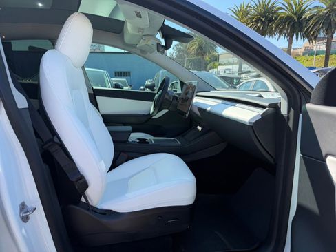 Used 2022 Tesla Model Y Performance image 36