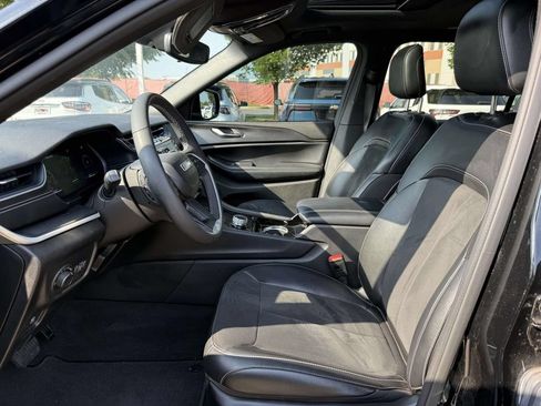 Used 2023 Jeep Grand Cherokee L Laredo AWD/4WD image 13