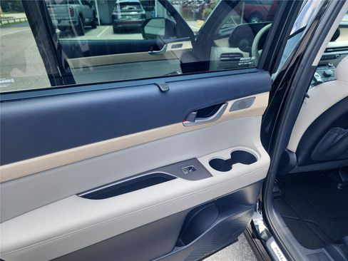 Used 2024 Hyundai Palisade Limited FWD image 17