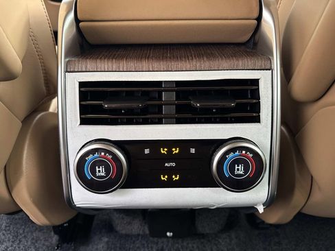 New 2025 Land Rover Range Rover SE AWD/4WD image 15