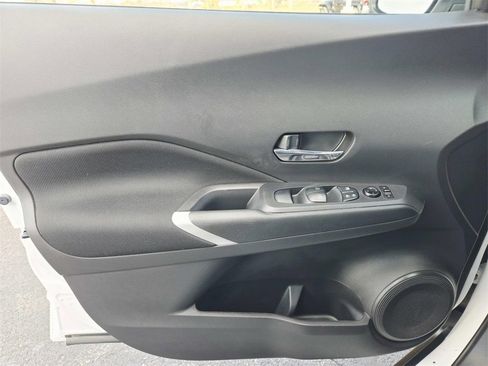 Used 2021 Nissan Kicks SV image 31