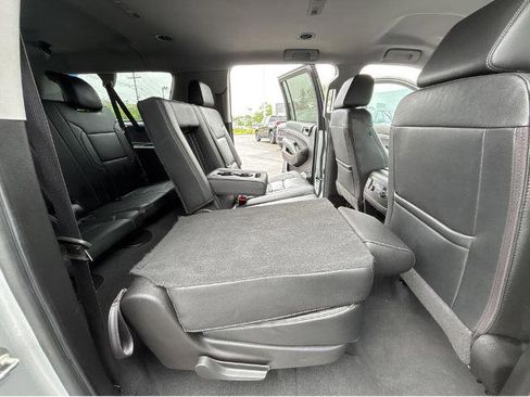 Used 2019 Chevrolet Suburban LT AWD/4WD image 7