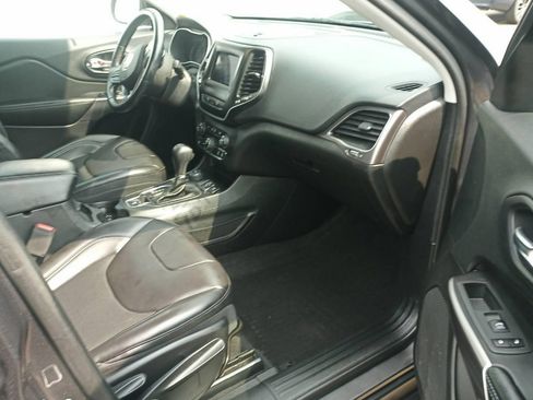 Used 2021 Jeep Cherokee Latitude Plus w/ Sun & Sound Group AWD/4WD image 6