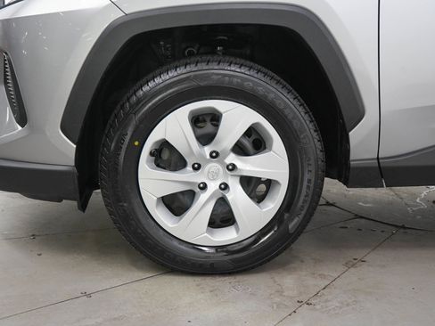 Used 2019 Toyota RAV4 LE w/ Carpet Mat Package AWD/4WD image 27