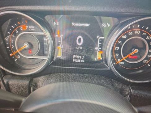 Used 2019 Jeep Wrangler Unlimited Sahara AWD/4WD image 6