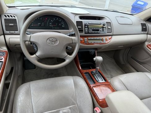 Used 2004 Toyota Camry XLE image 16