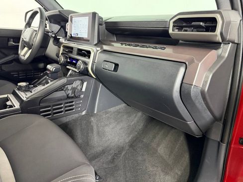 Used 2025 Toyota Tacoma TRD Sport AWD/4WD image 27