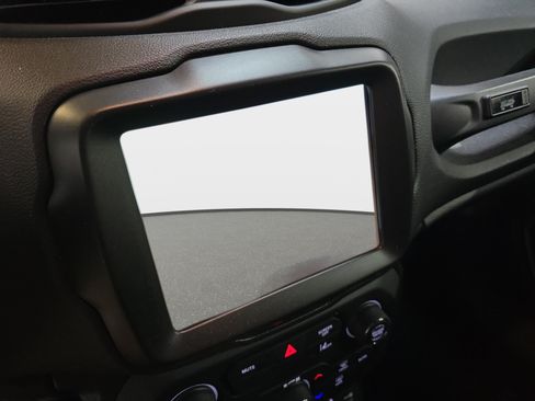 Used 2021 Jeep Renegade Latitude FWD image 20